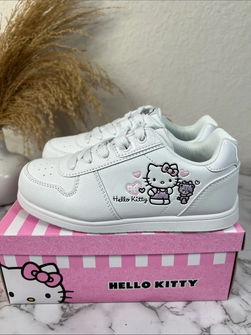 Hello Kitty White Sneakers Shoes Size 4